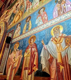 freska svetih ratnika u bizantskoj plavoj shemi boja