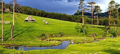 Mir i tišina planinskih visoravni - autentični pejzaži Zlatiborskog kraja, blizu, a daleko od buke i gužve turističkog centra