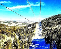 Tamne pećinske rupe u krečnjačkim dijelovima do kojih ljudska stopala rijetko dosežu Mreža suhih grančica i iglica na površini šumskog ribnjaka Divlje pčele zuje oko planinskog vrijeska na vrućem suncu Sjena orla koji brzo leti preko zlatnog tepiha zlatiborske trave Naslage rastresitog snijega na drvenim ljestvama naslonjenim na staru kolibu Oštar miris ozona i četinara nakon što je prošao olujni oblak - Sjena orla koji brzo leti preko zlatnog tepiha zlatiborske trave Naslage rastresitog snijega na drvenim ljestvama naslonjenim na staru kolibu Oštar miris ozona i četinara nakon što je prošao olujni oblak Vrhovi borova ritmički se udaraju jedan o drugi pod naletima vjetra Planinska livada prekrivena injem koje izgleda kao hiljade sitnih dijamanata Beskrajni plavi horizont iznad zaobljenih padina bez ijednog drveta